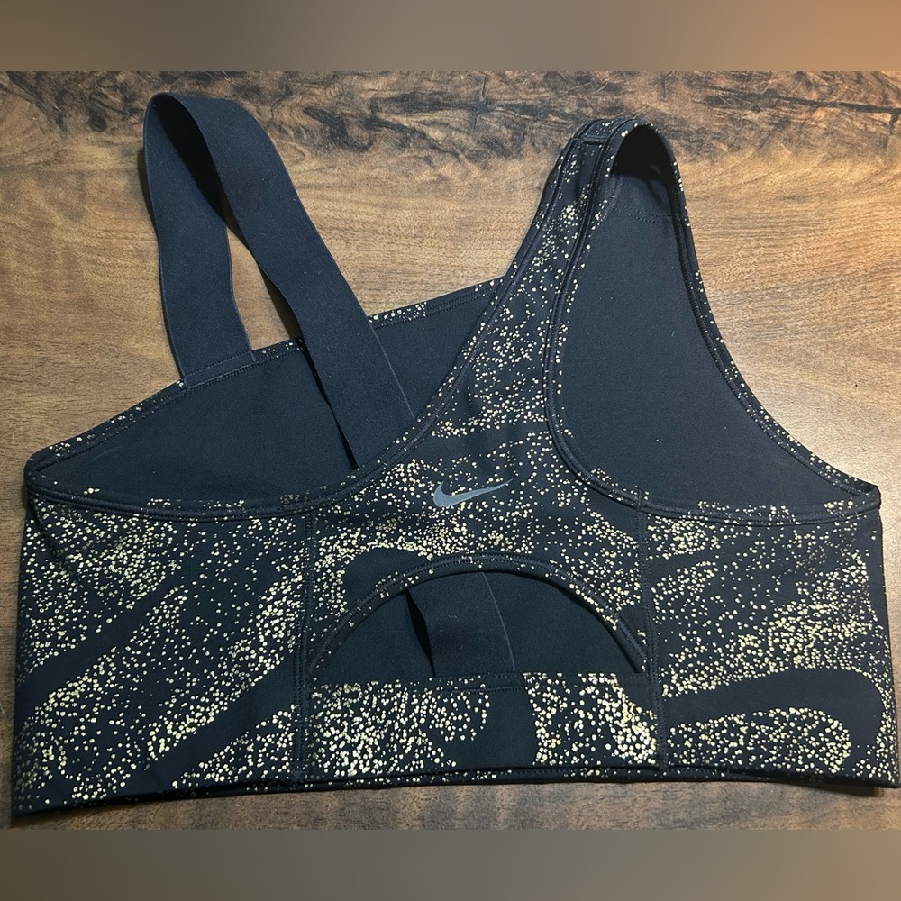 Nike Women's Non-Padded Asymmetrical Dri-FIT Sports Bra - Picture 4 of 5